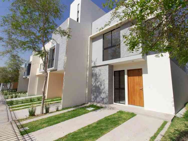 casa en venta calle independencia parques del bosque san pedro tlaquepaque jalisco pIj6P8A